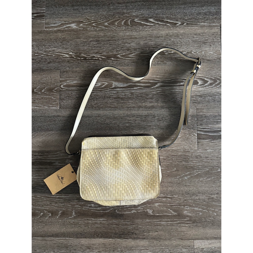 Patricia Nash Cream Crossbody Bag Color: Rattan Real Leather STYLE: P457323 - Picture 2 of 13